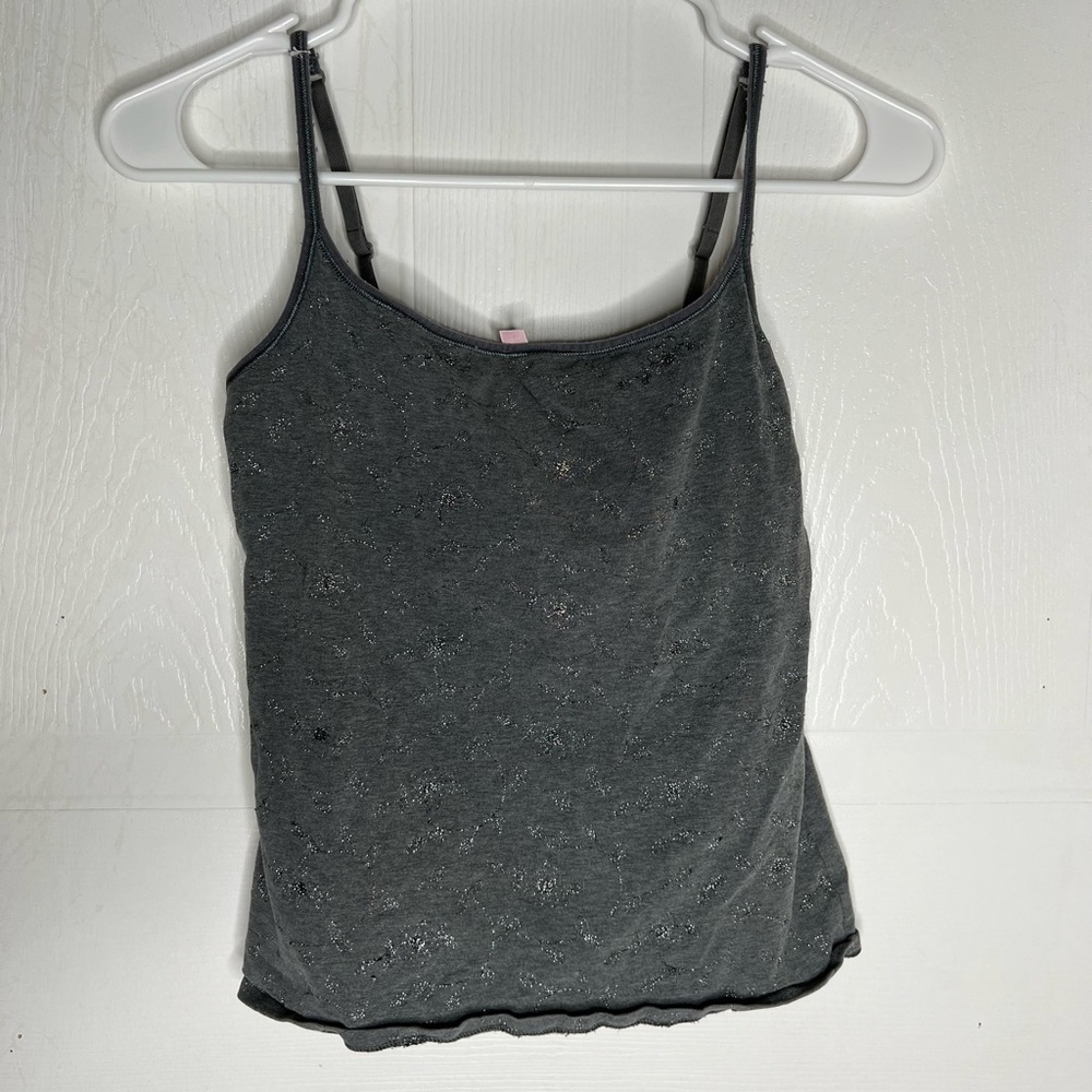 Size medium Victoria secret tank top but fits like a xs